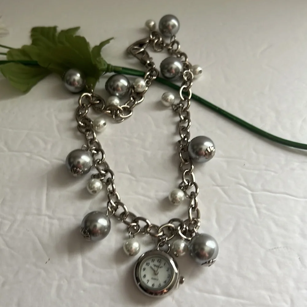 Bracelet watch with pearls. - Picture 2 of 8